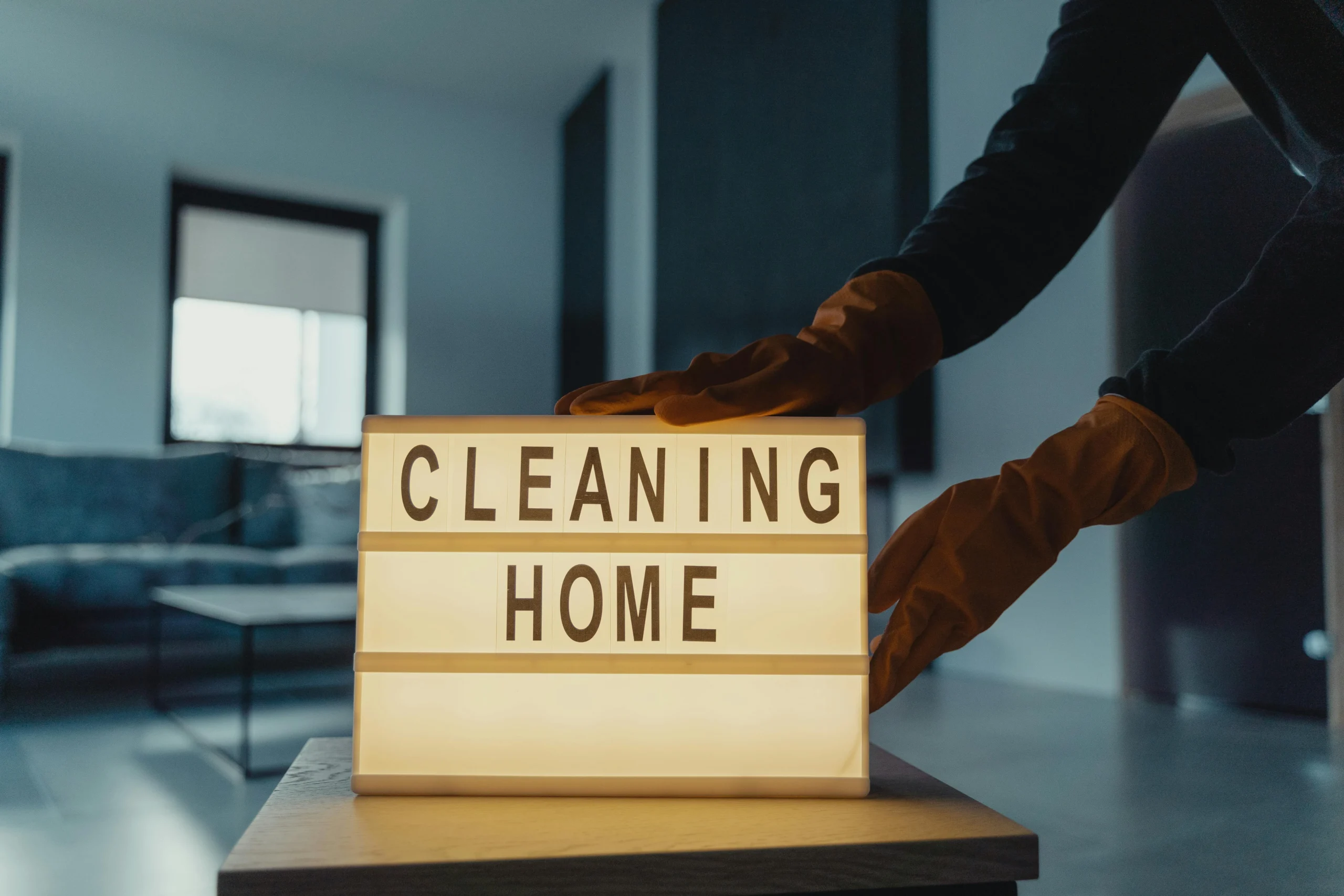 Cleaning home sign held by a cleaner